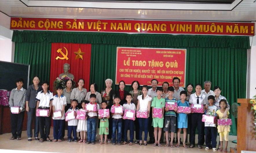  Tỉnh Hội Tiền Giang: Trao 100 suất quà cho trẻ khuyết tật, mồ côi nghèo