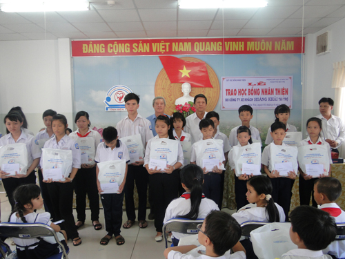  Tỉnh Hội Bến Tre: Đã trao 12 suất học bổng cho học sinh mồ côi
