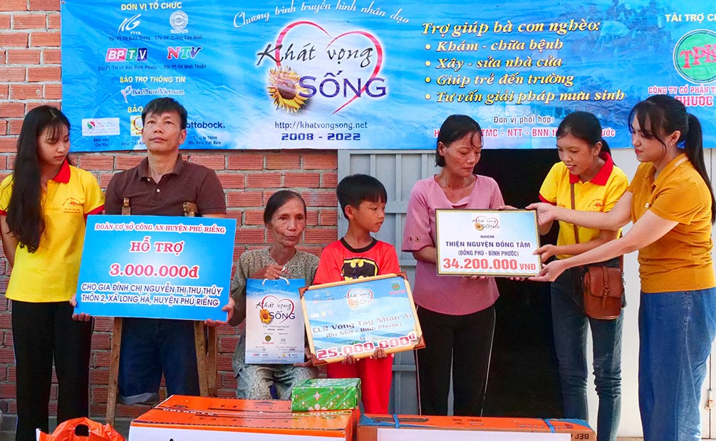 Vận động 215 triệu đồng trợ giúp gia đình chị Nguyễn Thị Thu Thủy