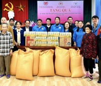 Tỉnh Hội Phú Thọ thăm hỏi, tặng quà tại Trung tâm Trợ giúp xã hội và phục hồi chức năng cho người tâm thần tỉnh Phú Thọ